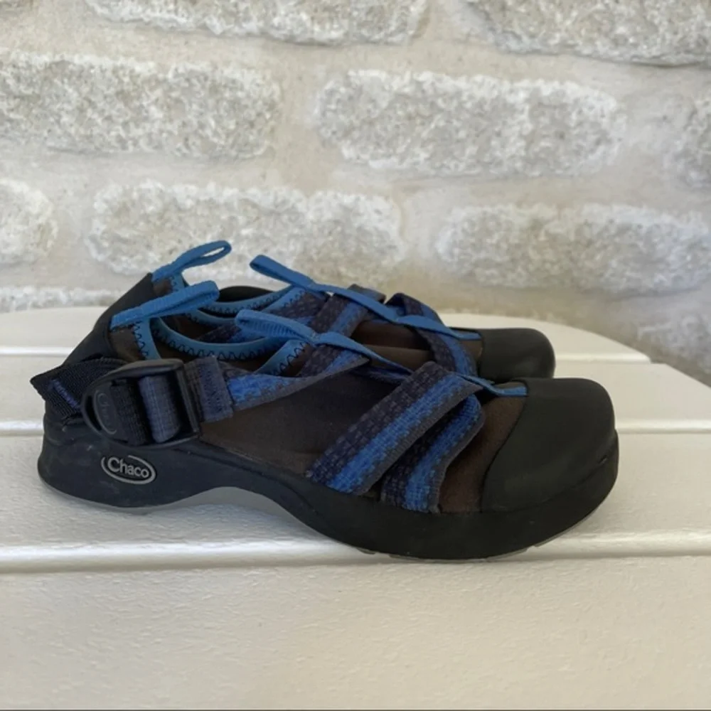 Chaco water shoes Kids size 3 blue nearly new